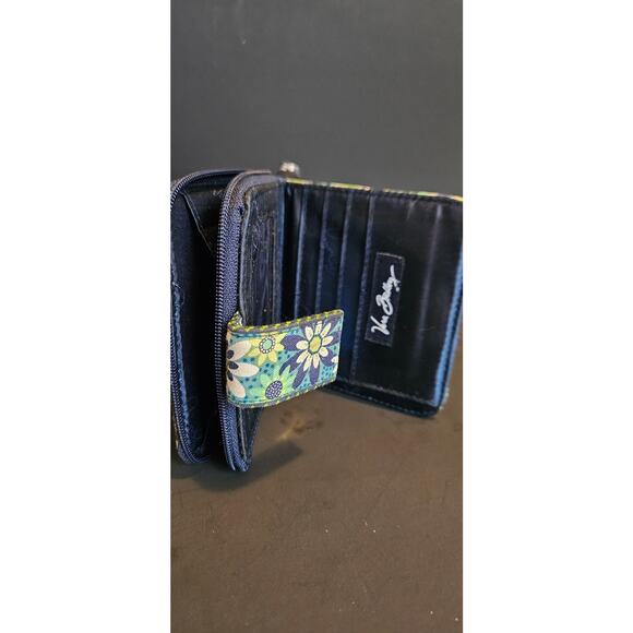 Vera Bradley Bifold Wallet Zip Coin Daisy Daisy Retired - Picture 5 of 5